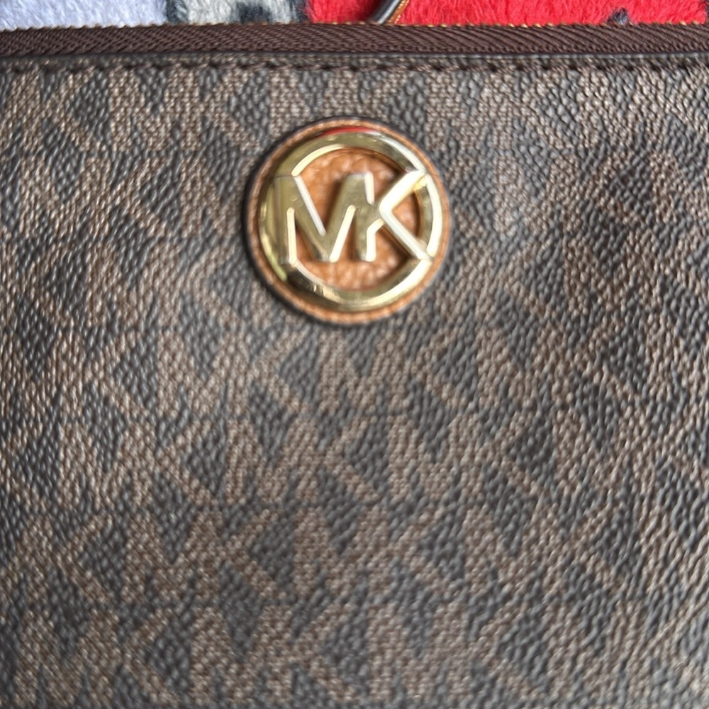 Michael Kors clutch wristlet - Picture 5 of 9